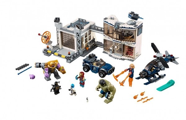 Batalla en el Complejo de Vengadores Marvel  LEGO